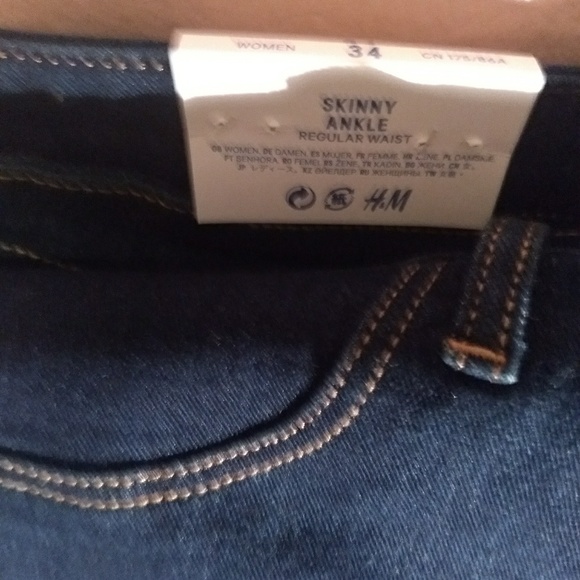 H&M skinny fit jeans (size 34) - Picture 4 of 7